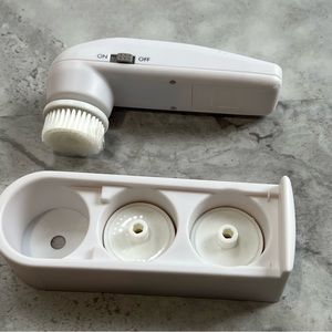 White Spinning‎ Facial Cleansing Brush with 3 refills